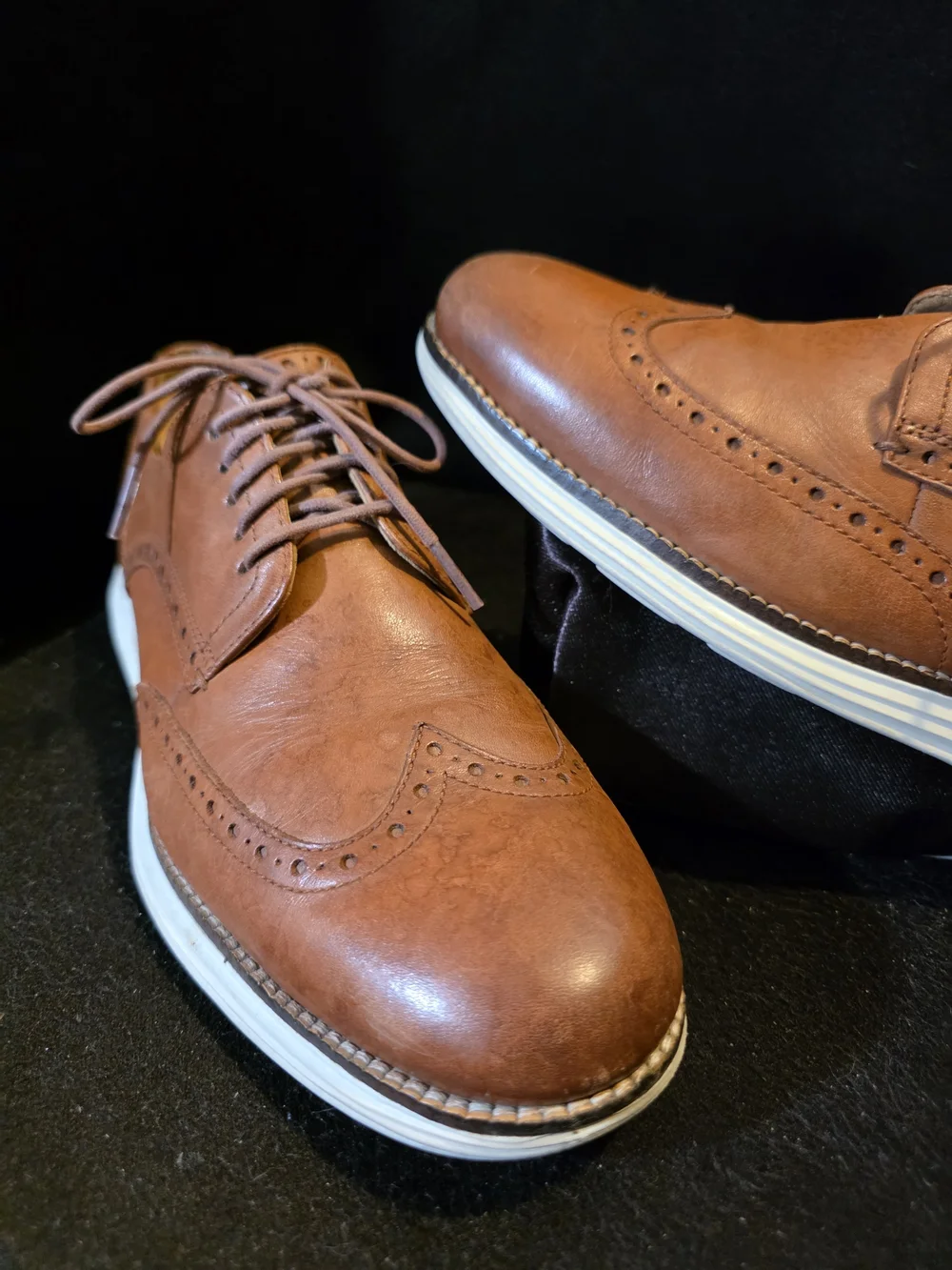 Cole Haan Men's Tan Brown Wingtip Brogue Oxfords with White Sole Size 9